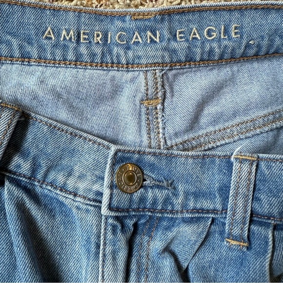 American Eagle AE Mom Pleated Jean Short Denim in Classic Blue size 4 - Picture 6 of 10
